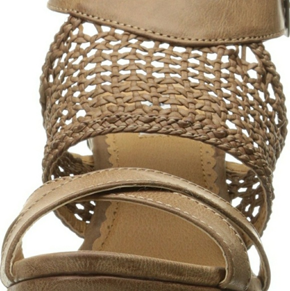 ⚘️Not Rated Coralie Faux Leather Studded Sandals - Picture 3 of 8